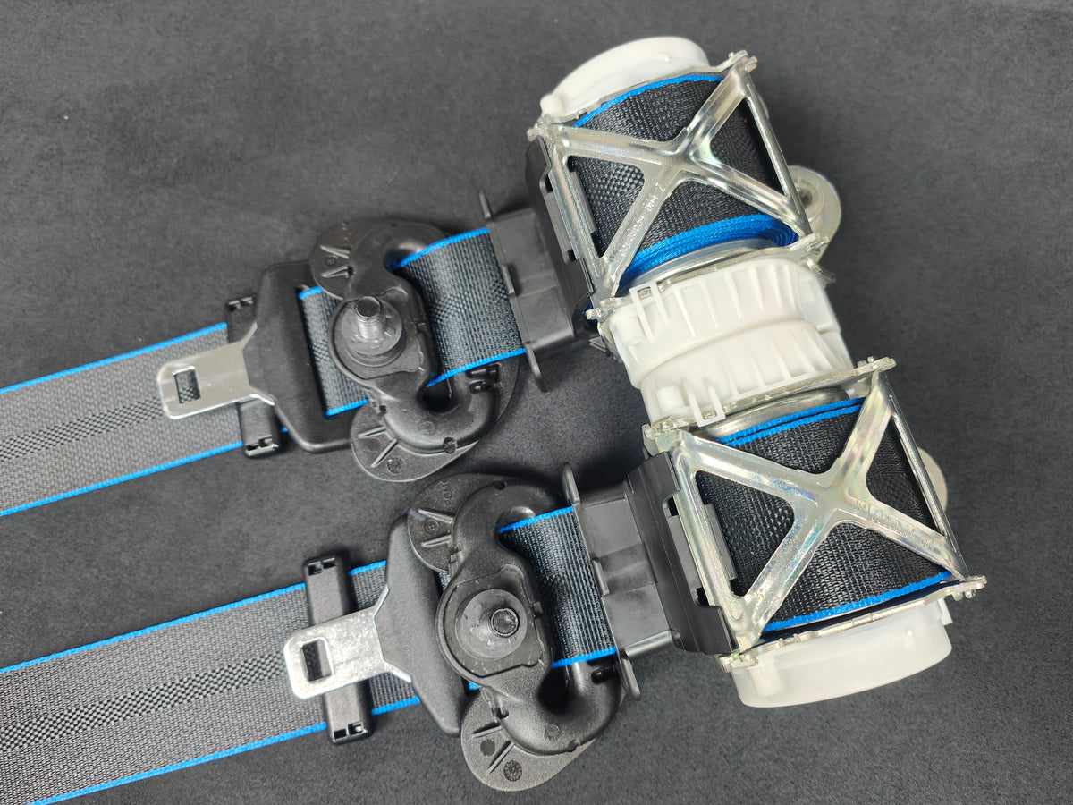 BMW 1-SERIES F21 3DR HATCH - FRONT SEAT BELT SET (BLUE EDGE)