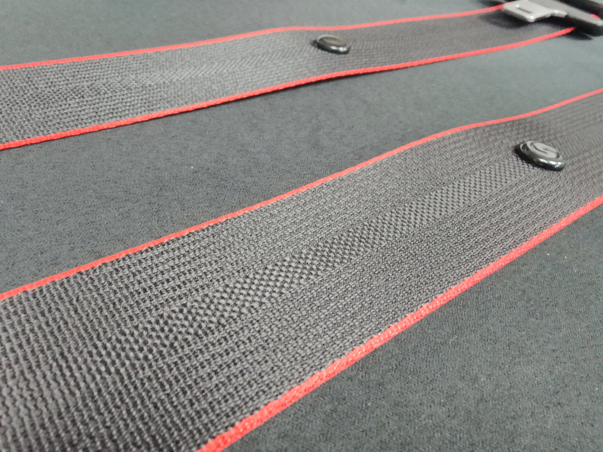 BMW 4-SERIES F32 / F82 M4 COUPE - BLACK CARBON / RED EDGE FRONT & REAR SEAT BELT SET