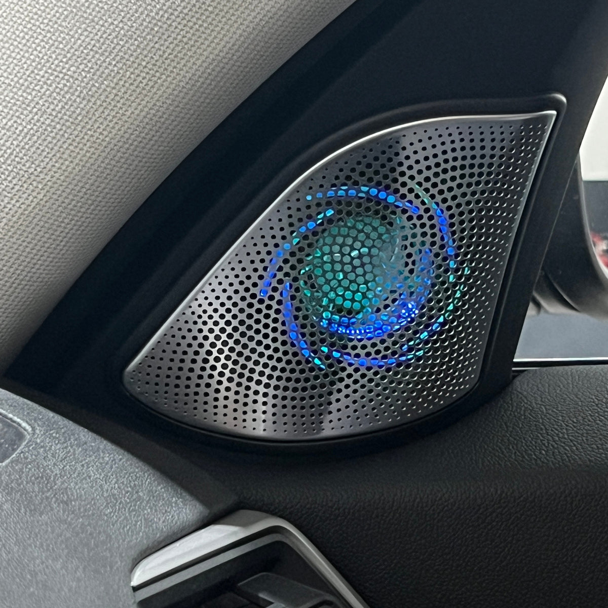 BMW G20 SPEAKER AMBIENT LIGHTING UPGRADE (INC.FITTING) (BOWERS & WILKINS)
