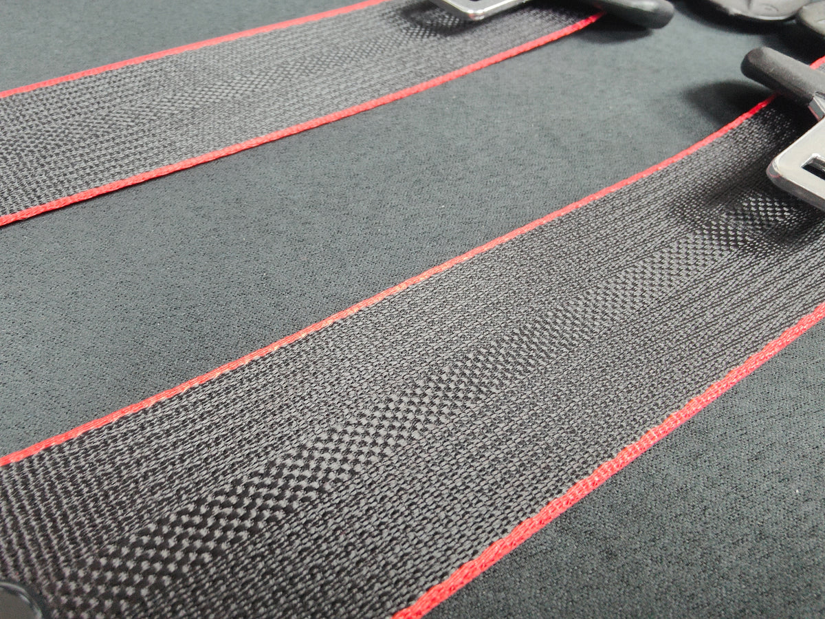 BMW 4-SERIES F32 / F82 M4 COUPE - BLACK CARBON / RED EDGE FRONT & REAR SEAT BELT SET