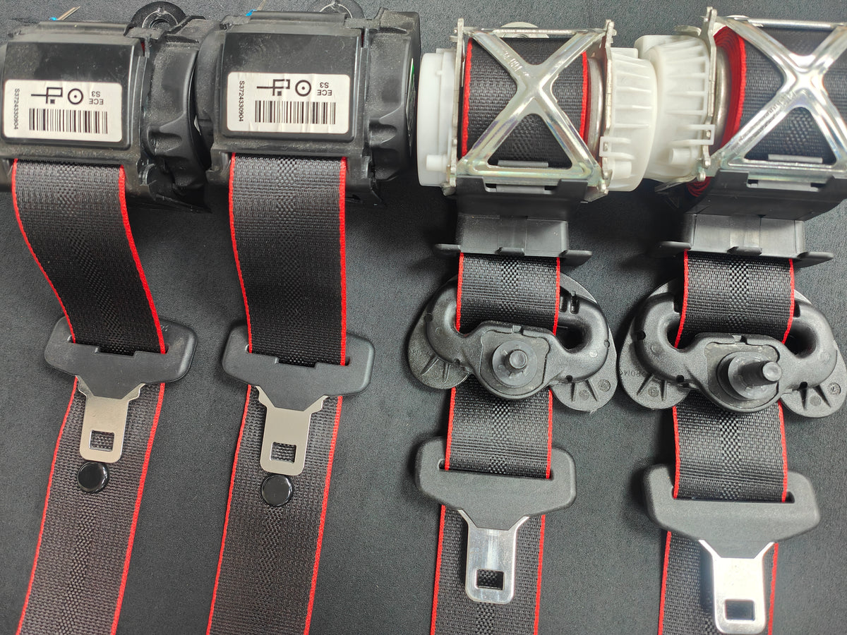 BMW 4-SERIES F32 / F82 M4 COUPE - BLACK CARBON / RED EDGE FRONT & REAR SEAT BELT SET