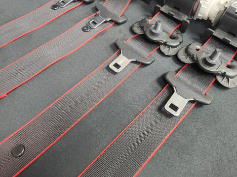 BMW 4-SERIES F32 / F82 M4 COUPE - BLACK CARBON / RED EDGE FRONT & REAR SEAT BELT SET