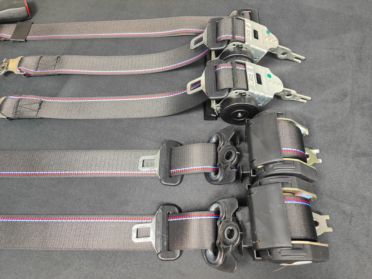 BMW E46 COUPE CUSTOM COMPETITION STYLE TRI-COLOUR COMPLETE FRONT & REAR FULL SEAT BELT SET