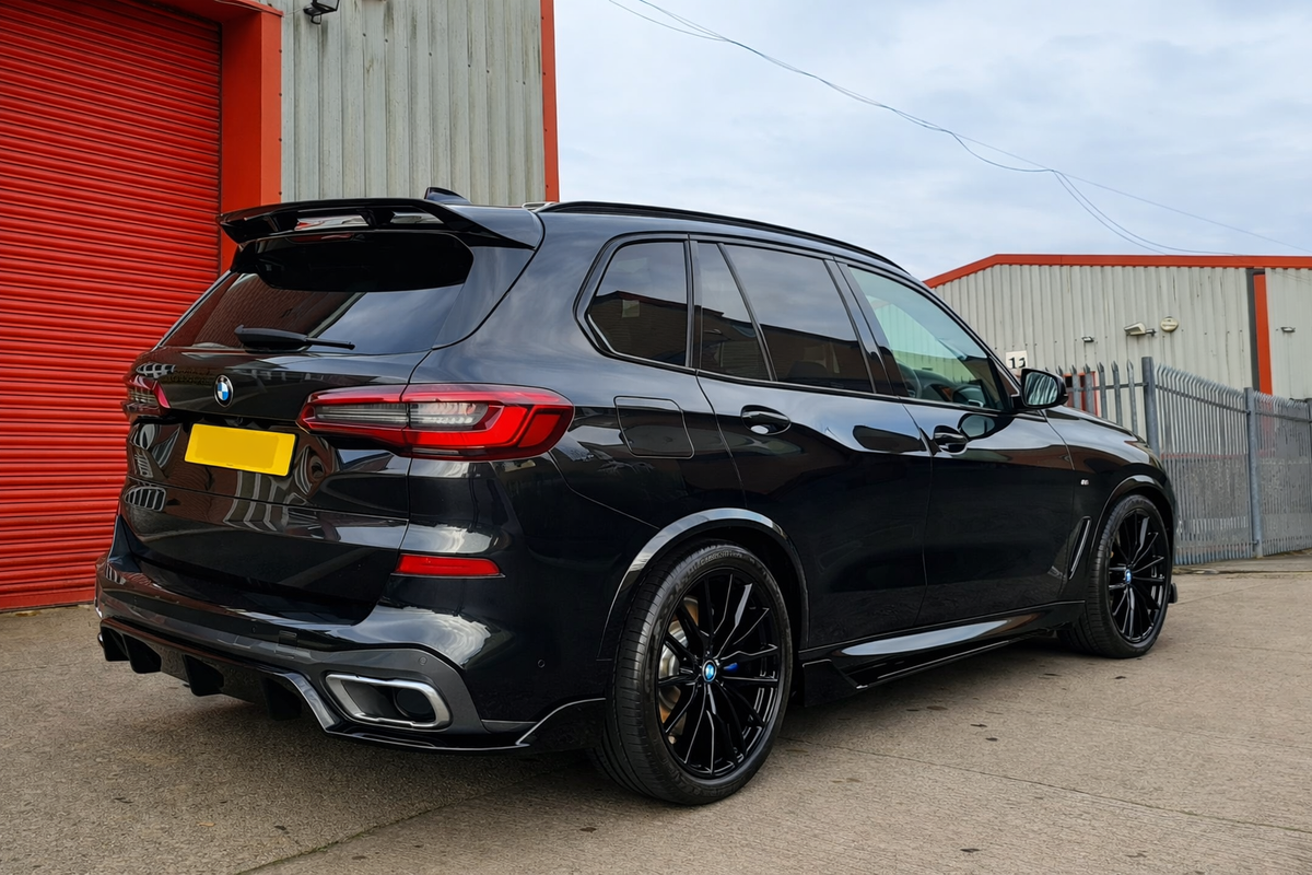 BMW G05 X5 GLOSS BLACK COMPLETE BODY KIT (SUPPLIED & FITTED)