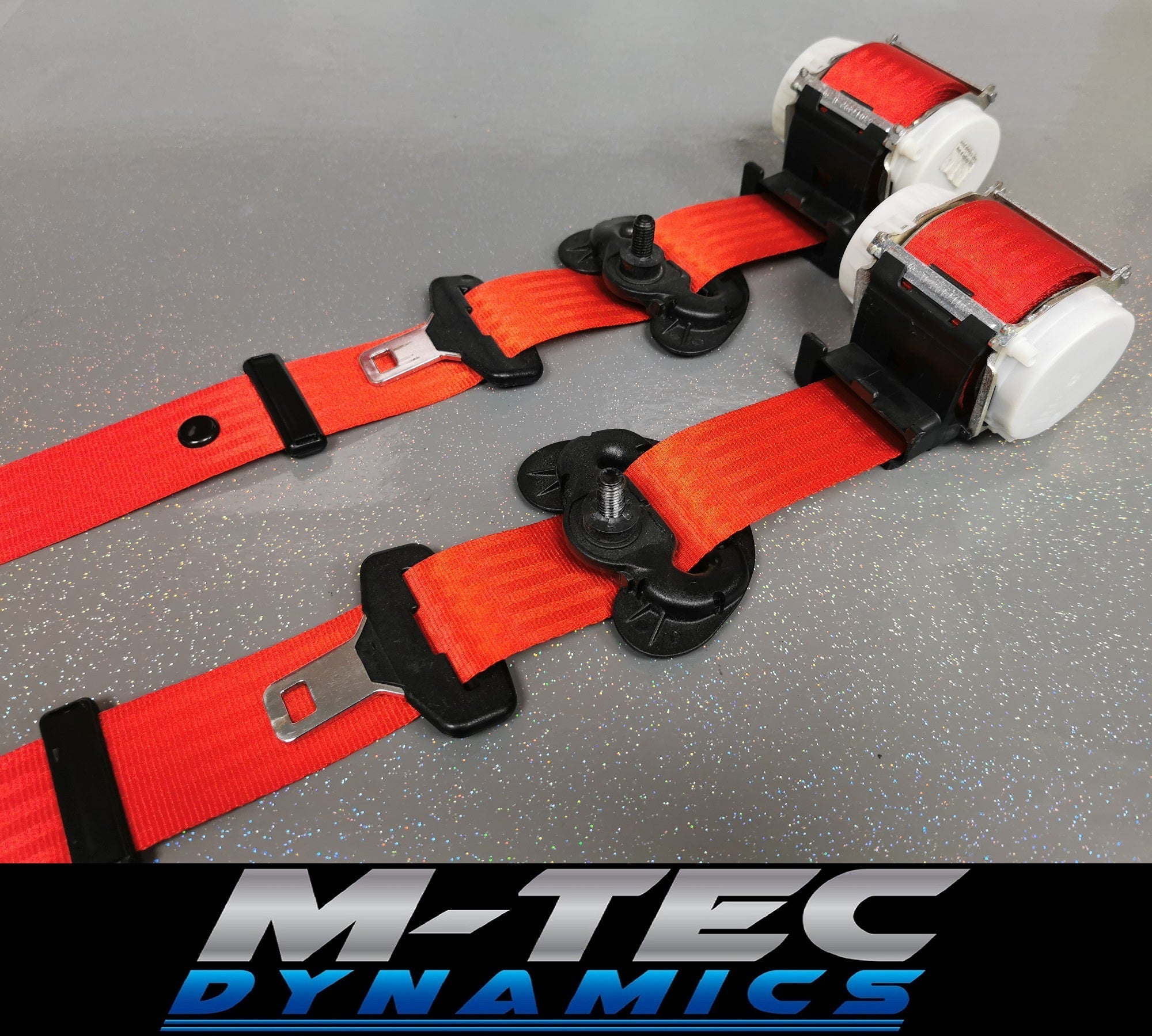 BMW 1-SERIES E87 5DR HATCH RED FRONT SEAT BELT SET