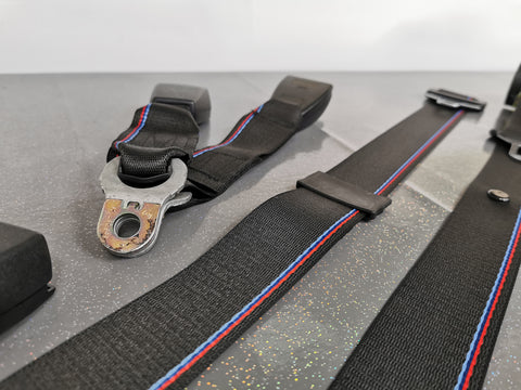 BMW E46 COUPE CUSTOM COMPETITION STYLE TRI-COLOUR COMPLETE FRONT & REAR FULL SEAT BELT SET