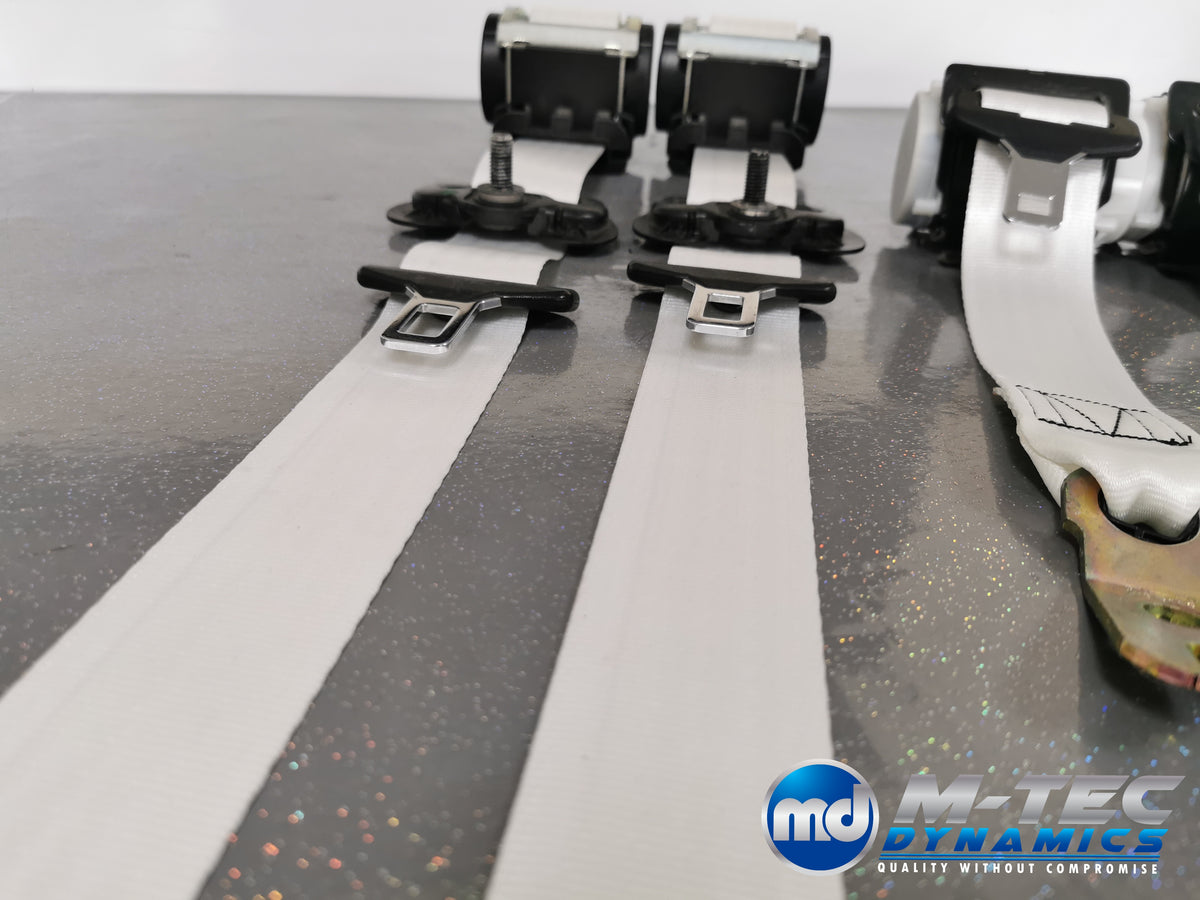 BMW E89 Z4 WHITE FRONT SEAT BELT SET