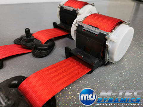 BMW 3-SERIES E90 SALOON / E91 TOURING RED FRONT SEAT BELT SET